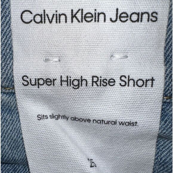 CALVIN KLEIN WOMEN SHORTS IN SUPER HIGH RISE SITS SLIGHTLY ABOVE NATURAL WAIST - Picture 3 of 10